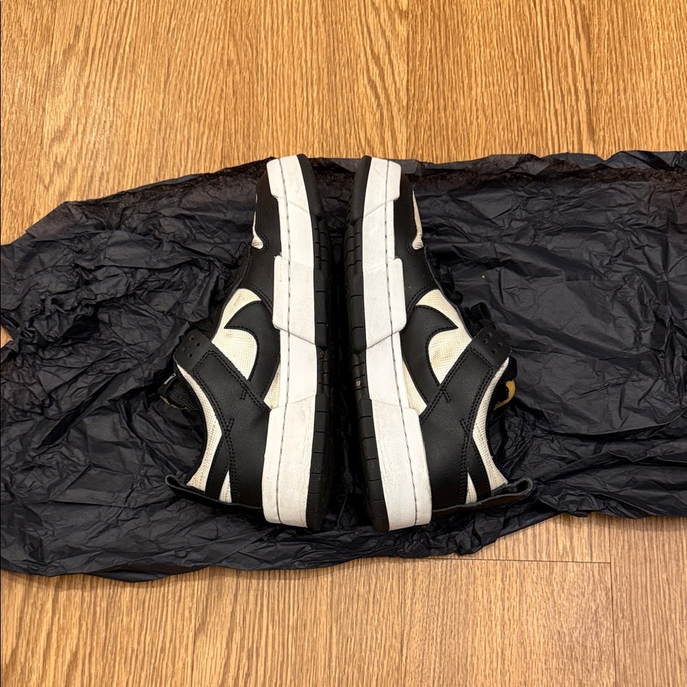 Nike Black and White Women's Sneakers